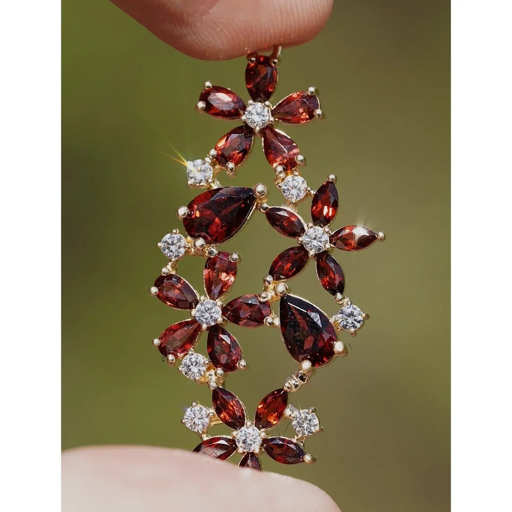 Vintage 14k Solid Yellow Gold Natural Flower Garnet & Diamond Pendant - 7.06g